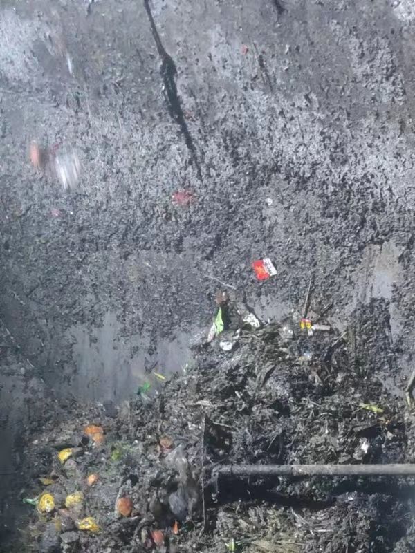 万山污水池清理